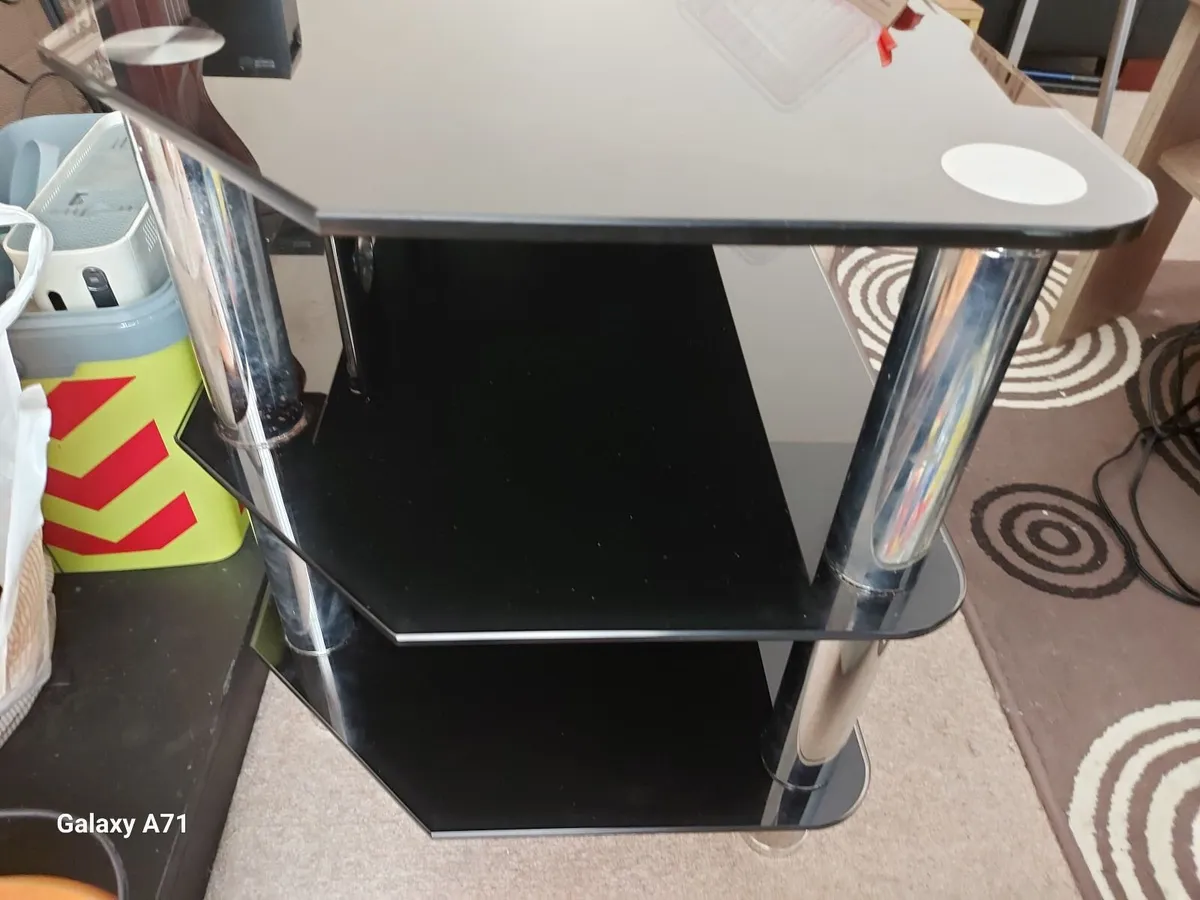 Tempered Glass TV Table, in Excellent/New Conditio - Image 4