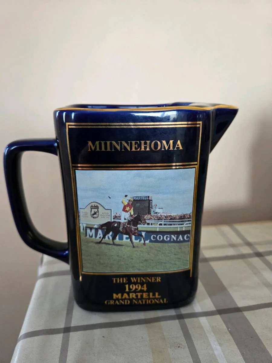 Grand National ornamental jugs - Image 2