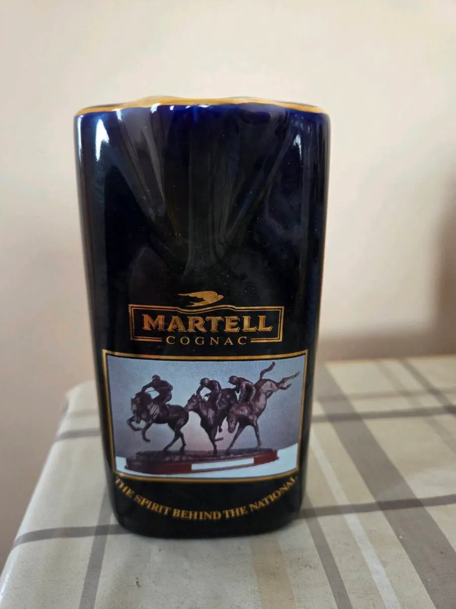 Grand National ornamental jugs - Image 3