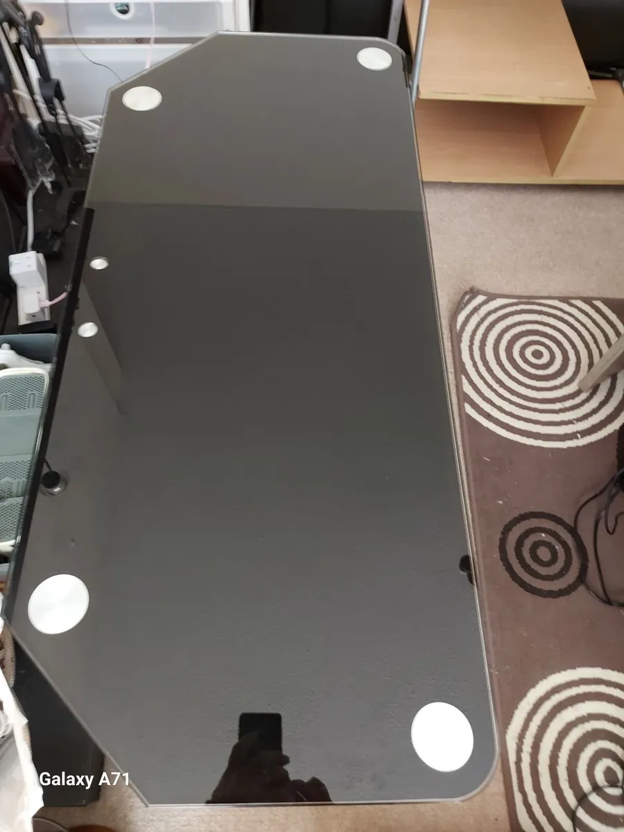 Tempered Glass TV Table, in Excellent/New Conditio - Image 2