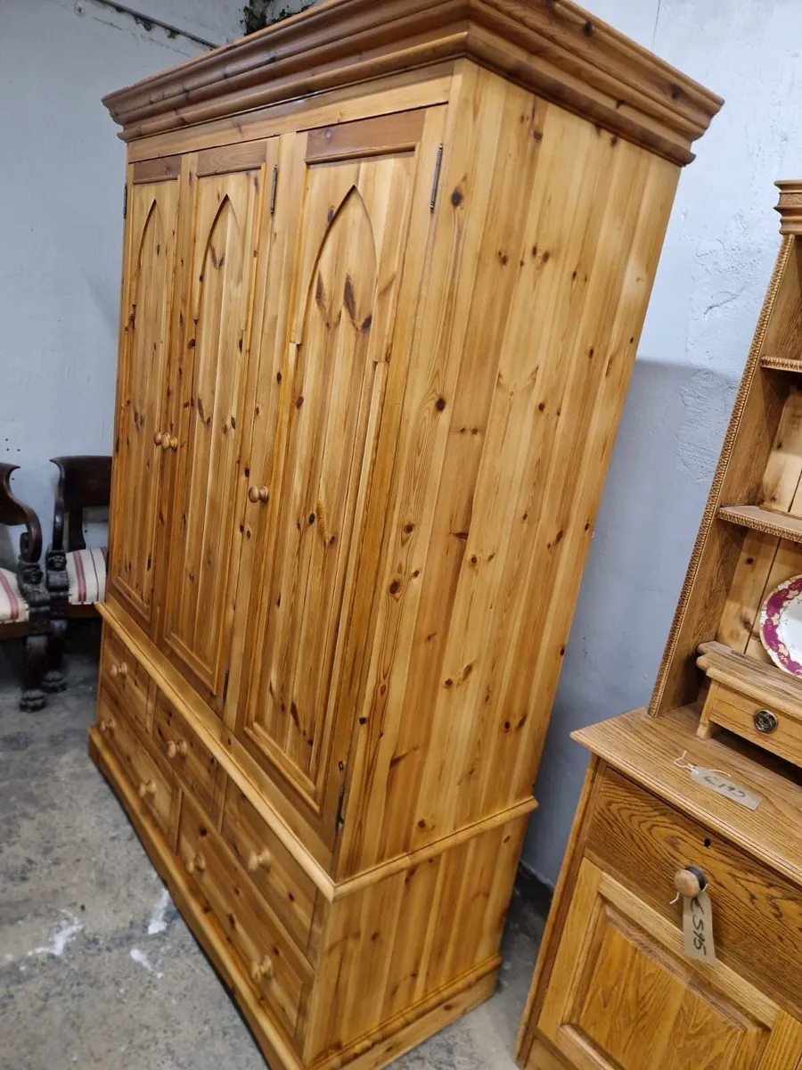 Vintage pine 3 door wardrobe - Image 3