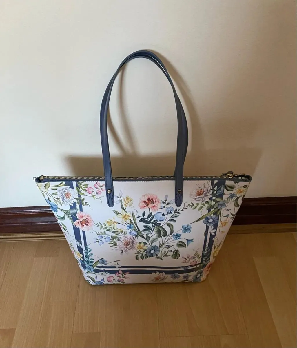 Beautiful Tote Shoulder Bag - Image 1