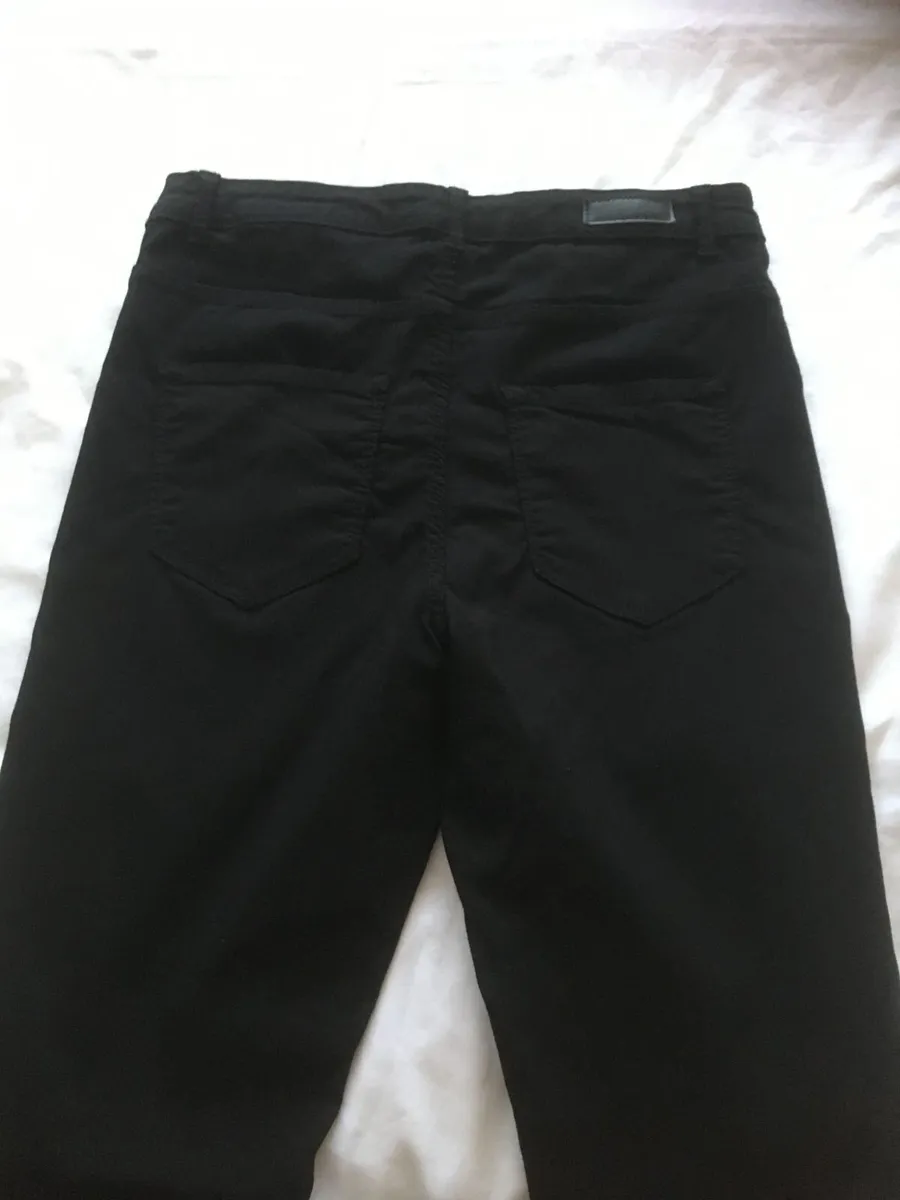 NEW Black Jeggings Jeans from the BRAND PIECES - Image 2