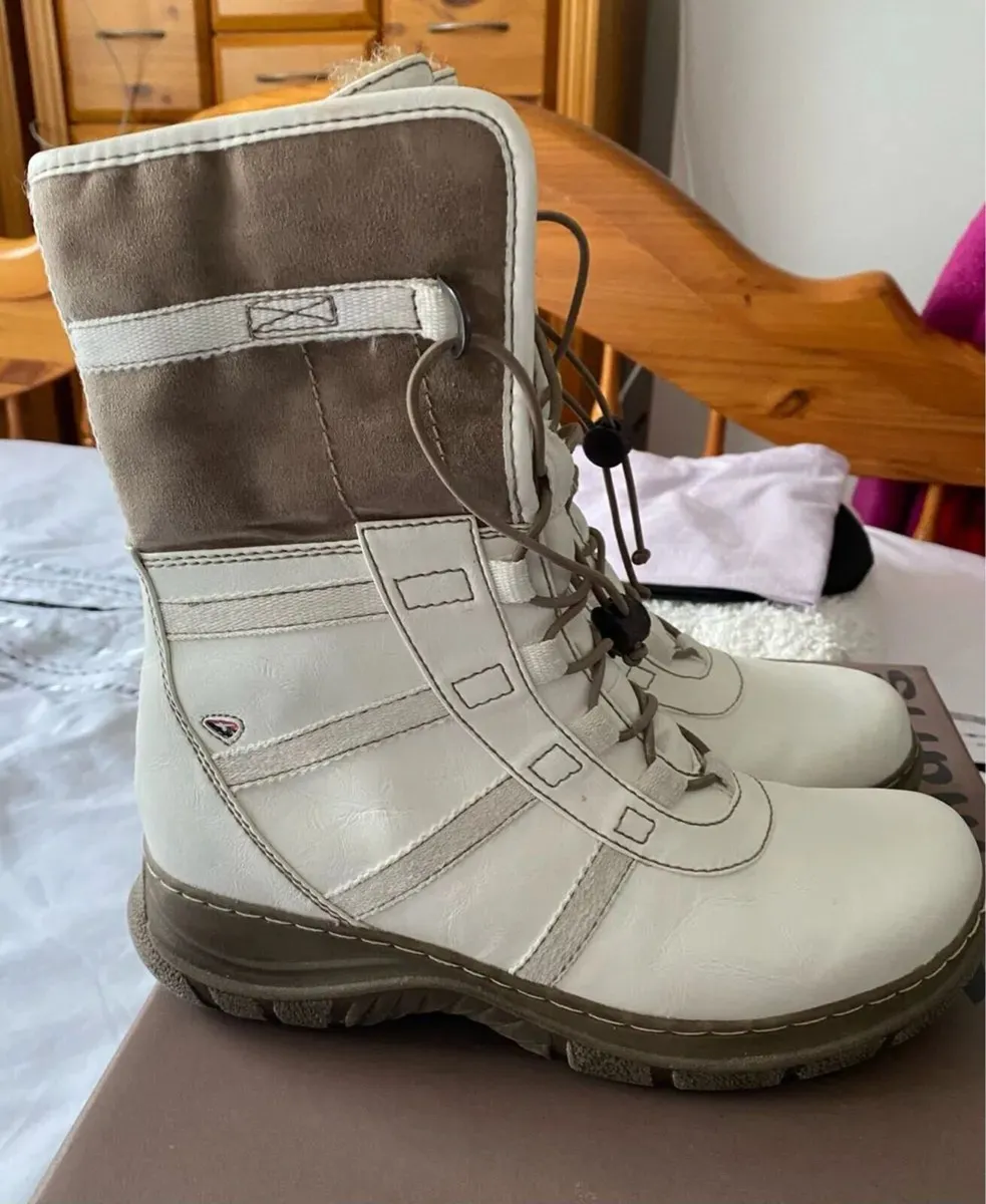 BRAND NEW Tomaris Ladies Boots, Size 40 / 7 - Image 3