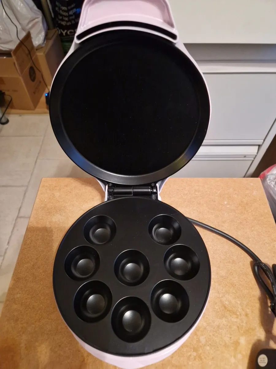 NEW Sweet Treats Brownie Bite Maker Model STBBM001 - Image 1