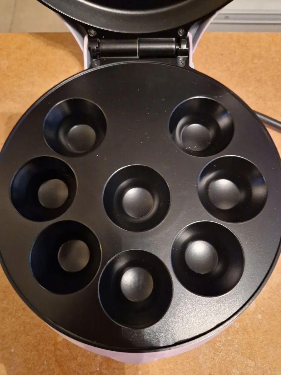 NEW Sweet Treats Brownie Bite Maker Model STBBM001 - Image 2