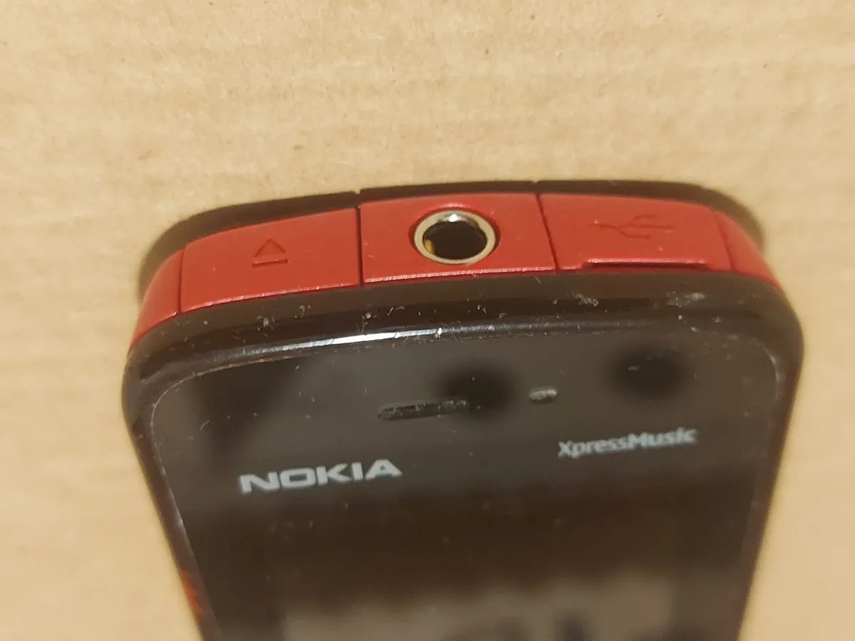 Nokia Express Music Model 5220 mobile phone - Image 4