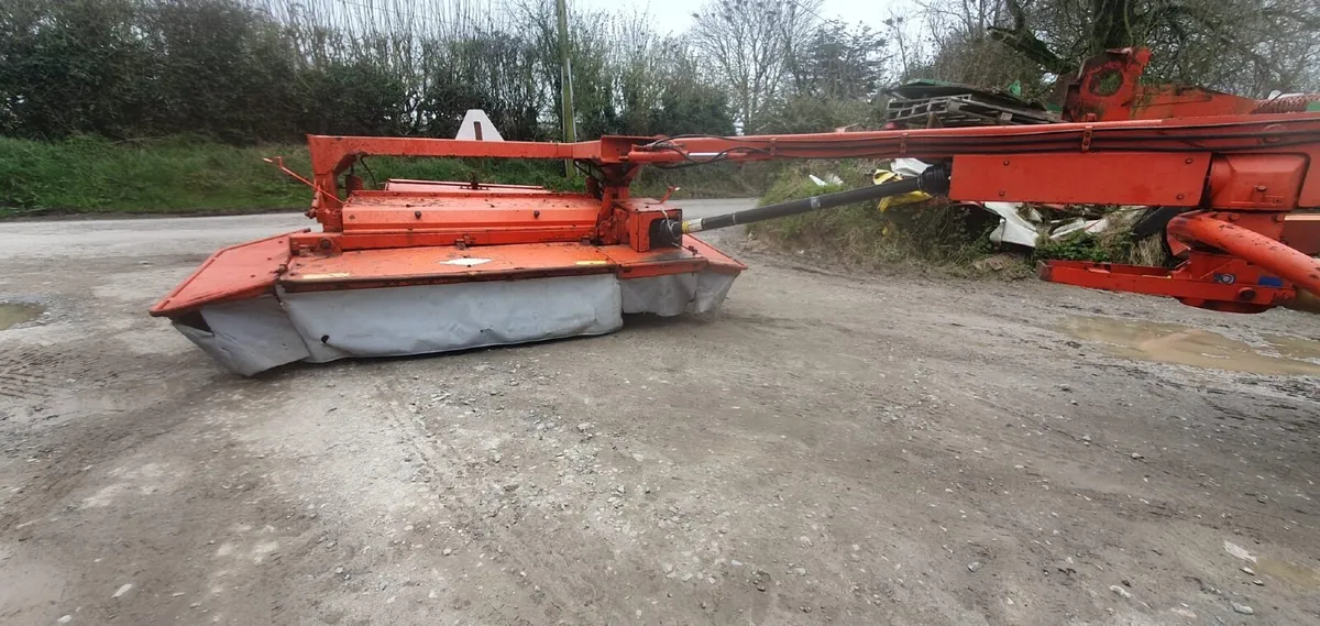 Kuhn FC 250 eight foot trailed mower - Image 1