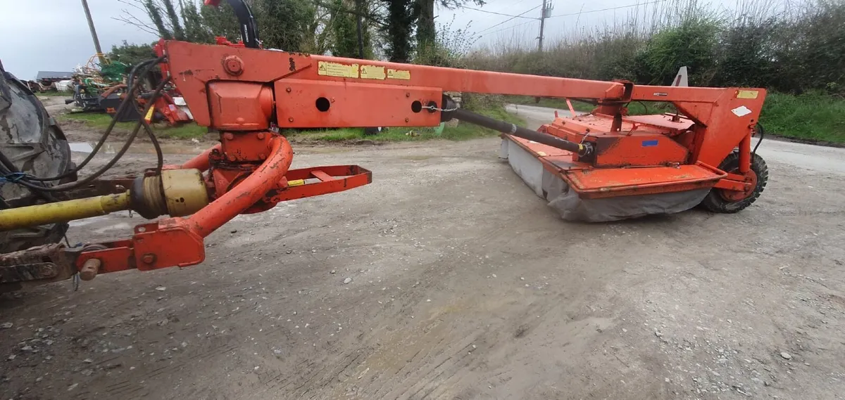 Kuhn FC 250 eight foot trailed mower - Image 2