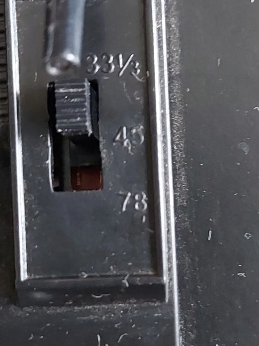 Steepletone AM-FM Radio & Record Player in Case - Image 3