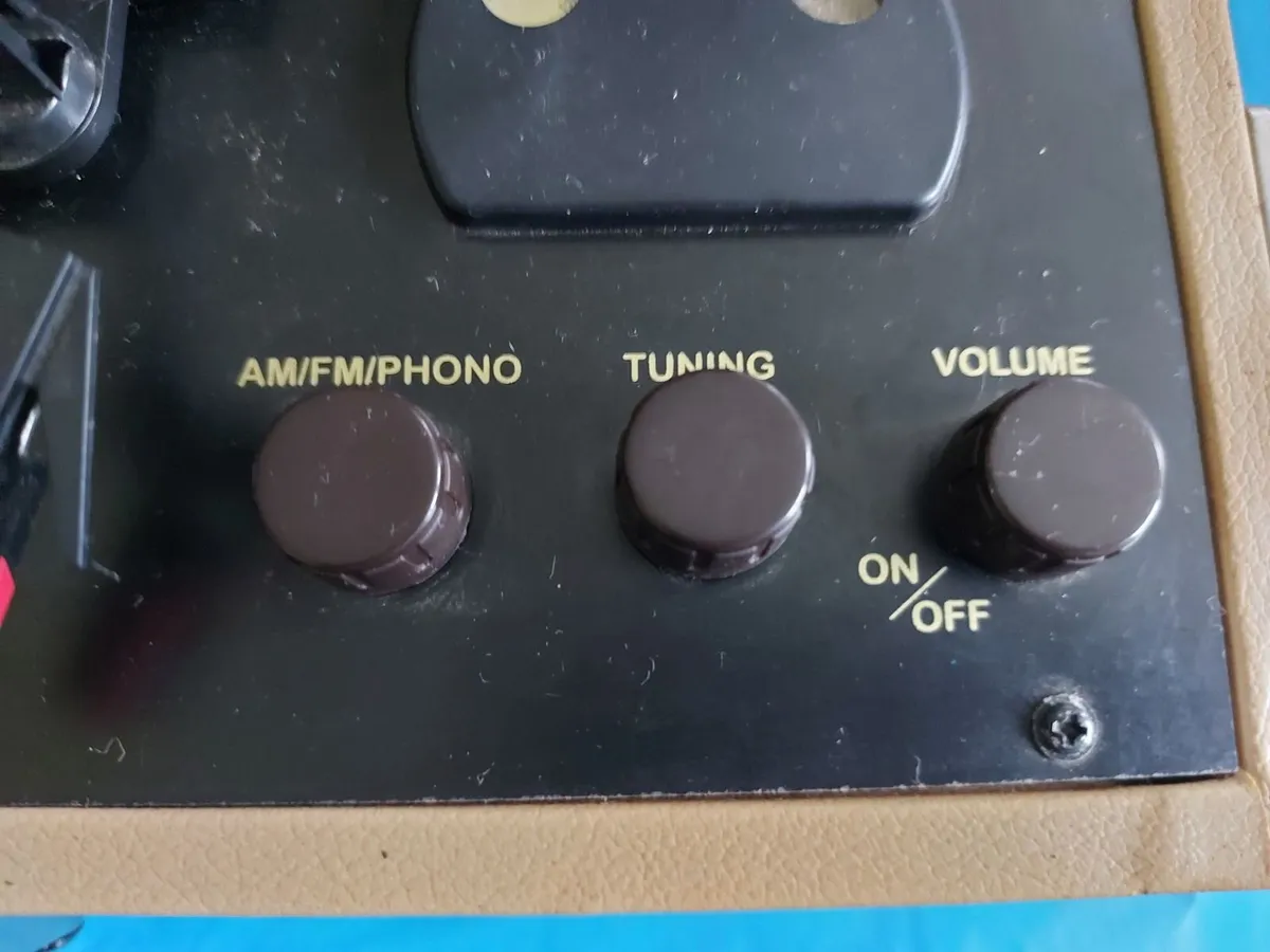 Steepletone AM-FM Radio & Record Player in Case - Image 4