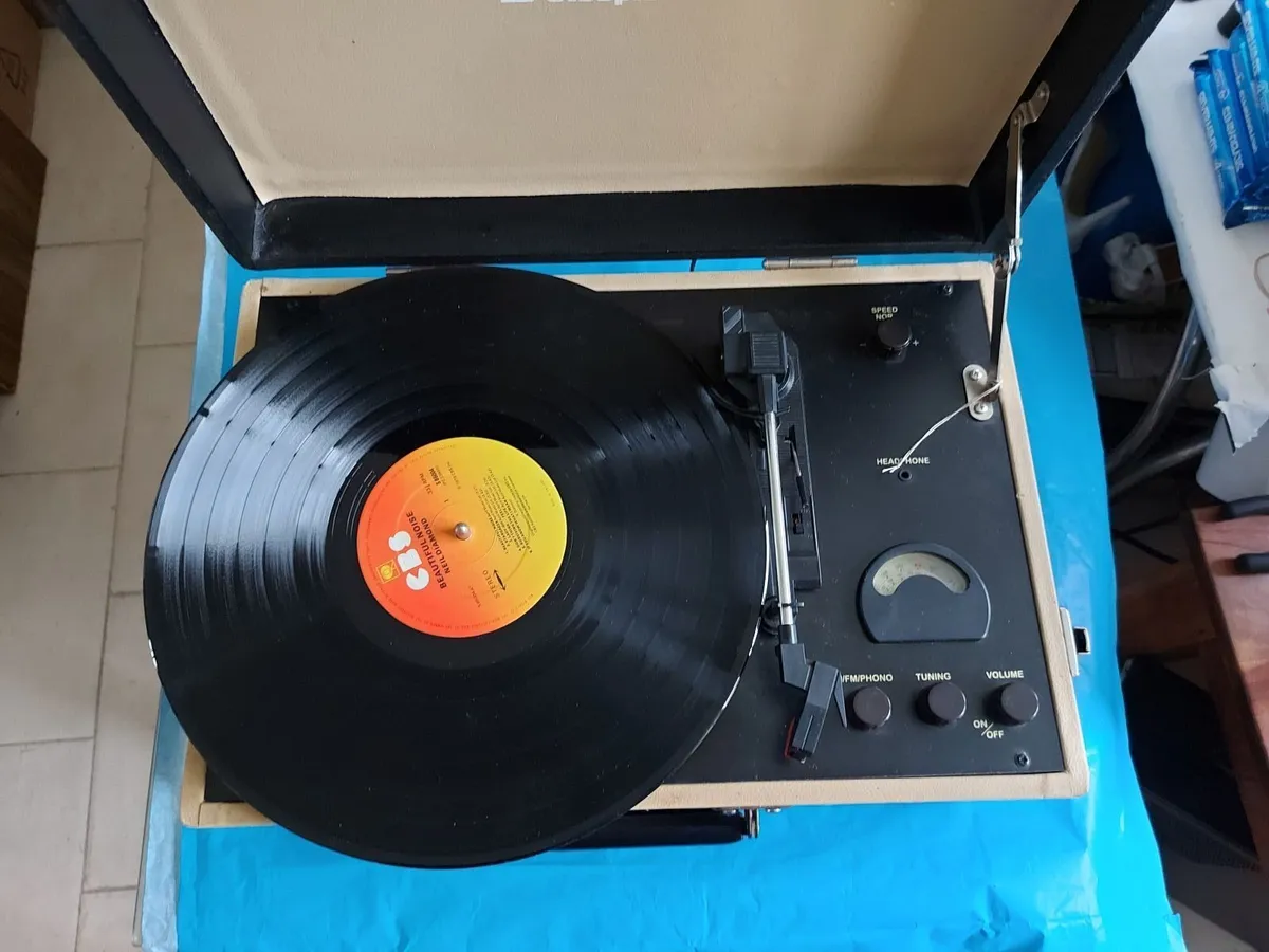 Steepletone AM-FM Radio & Record Player in Case - Image 1