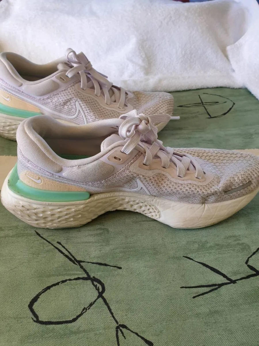 Nike ZoomX Invincible Run Flyknit Womens Trainers - Image 4