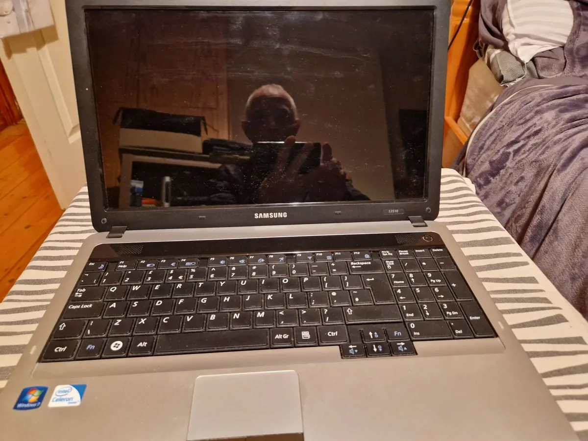 Samsung S3510 Laptop, 1 Terrabyte Hard Drive - Image 1