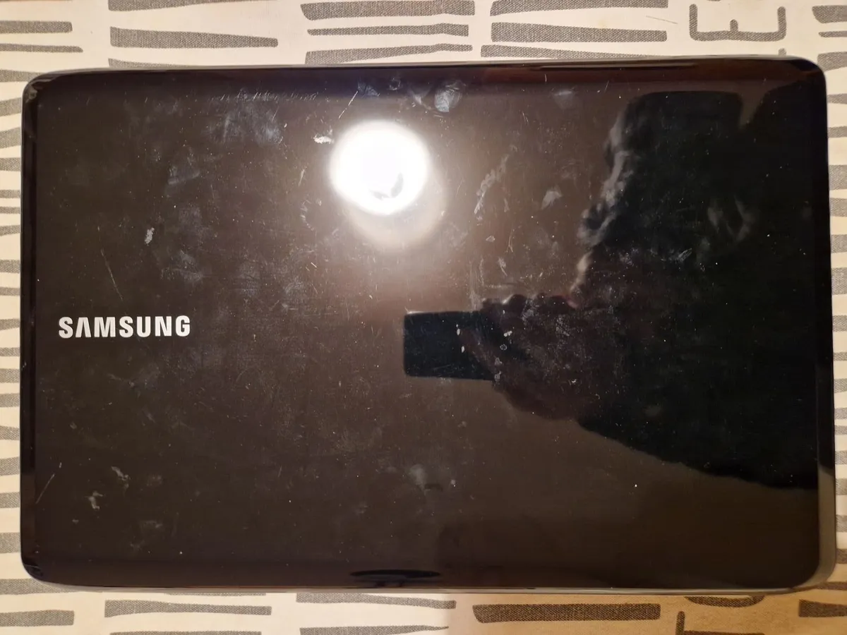 Samsung S3510 Laptop, 1 Terrabyte Hard Drive - Image 2