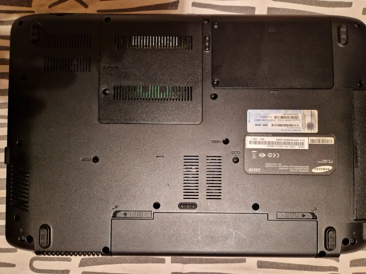 Samsung S3510 Laptop, 1 Terrabyte Hard Drive - Image 4