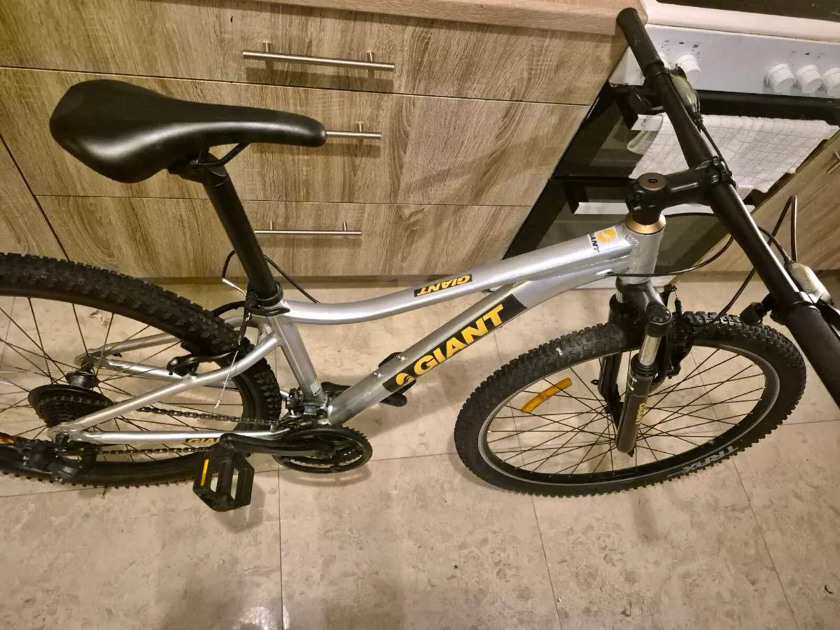 ADULTS GIANT BIKE VEE BRAKE 18 INCH ALLOY FRAME 29 - Image 3