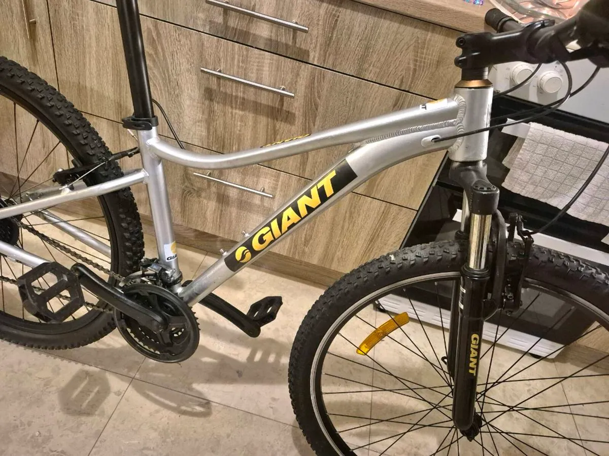 ADULTS GIANT BIKE VEE BRAKE 18 INCH ALLOY FRAME 29 - Image 4