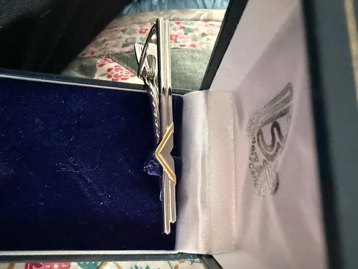 Dress tie pin