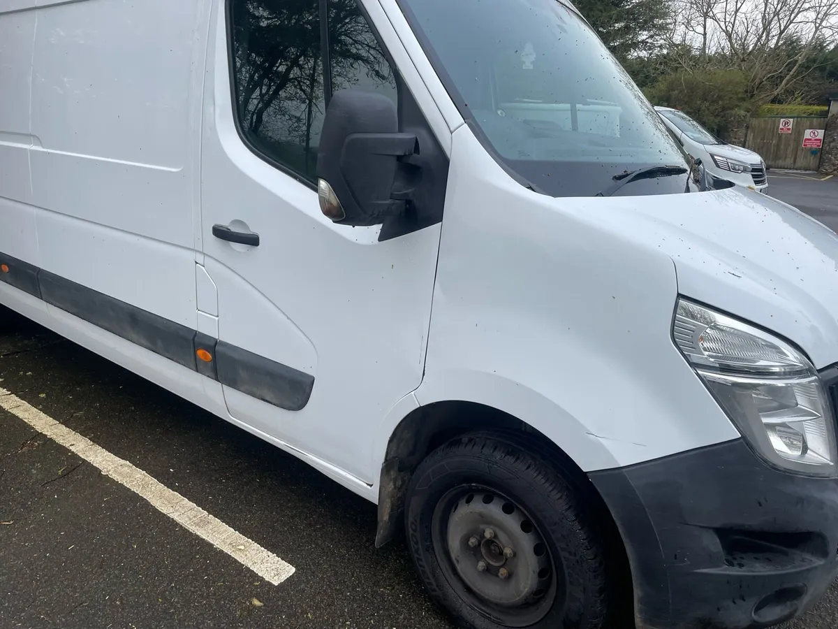 221 Nissan NV400 - Image 2