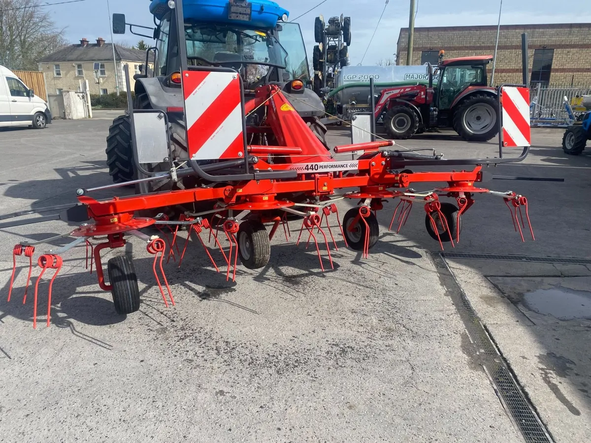 Used Morra 4 rotar tedder - Image 2