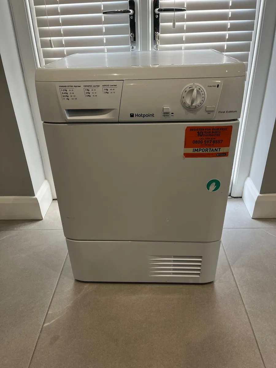 Hotpoint 8kg condenser tumble dryer - Image 1