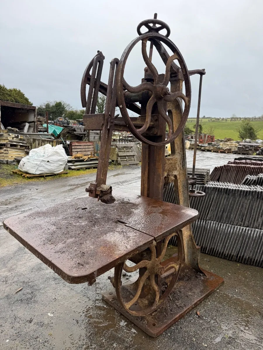 Large very old vintage band saw - Image 1