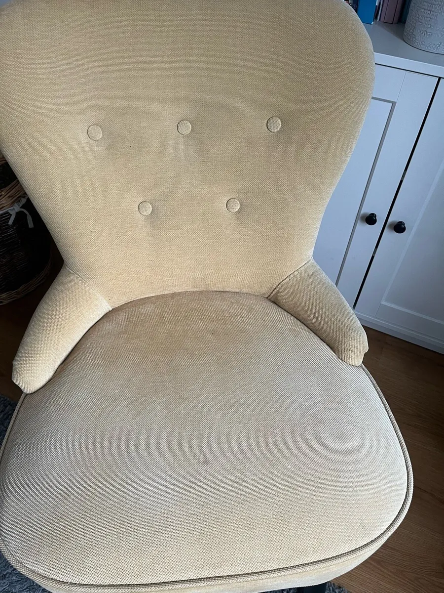 Yellow armchair - Image 3