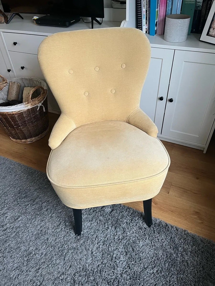 Yellow armchair - Image 1