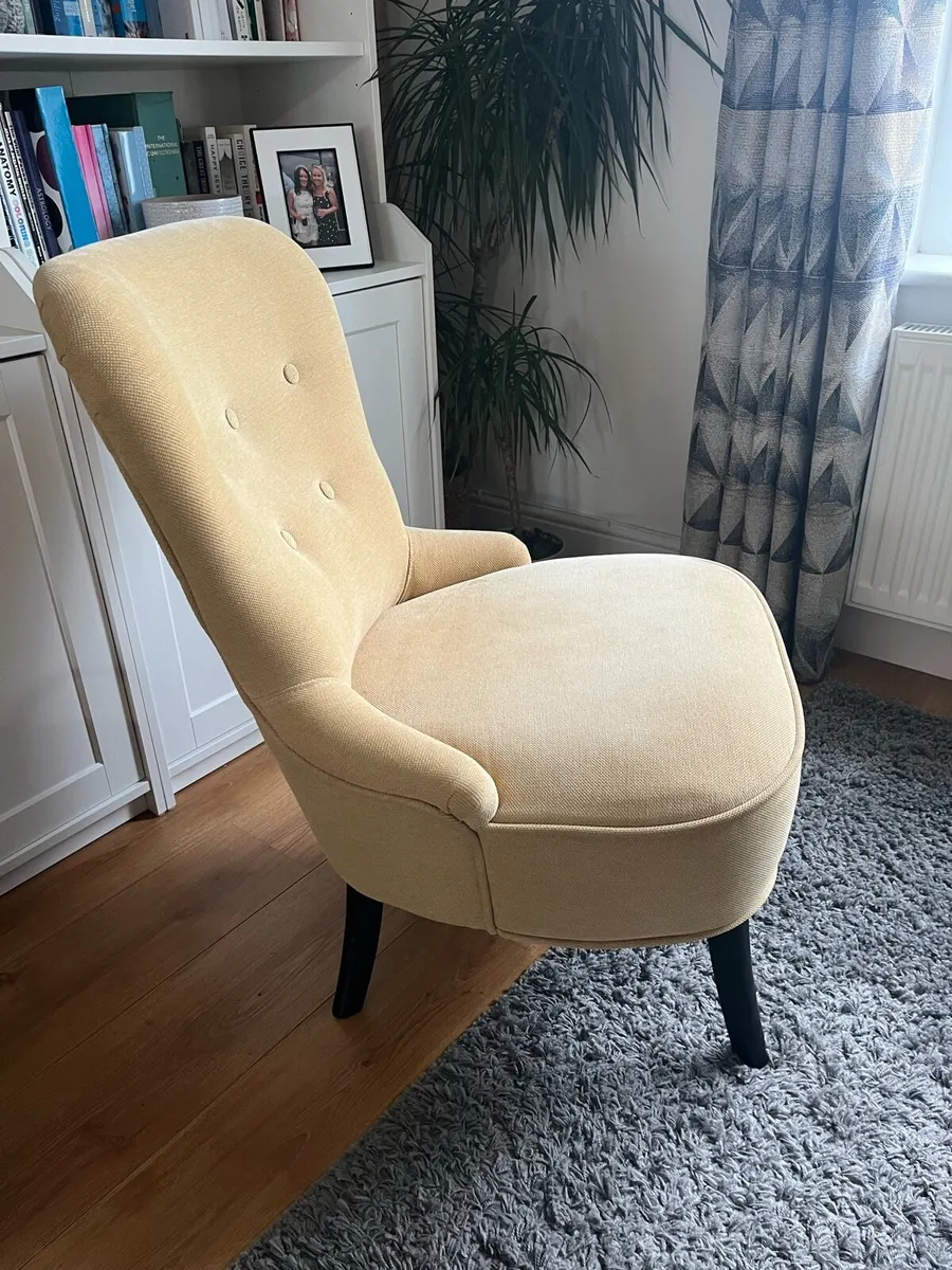 Yellow armchair - Image 2