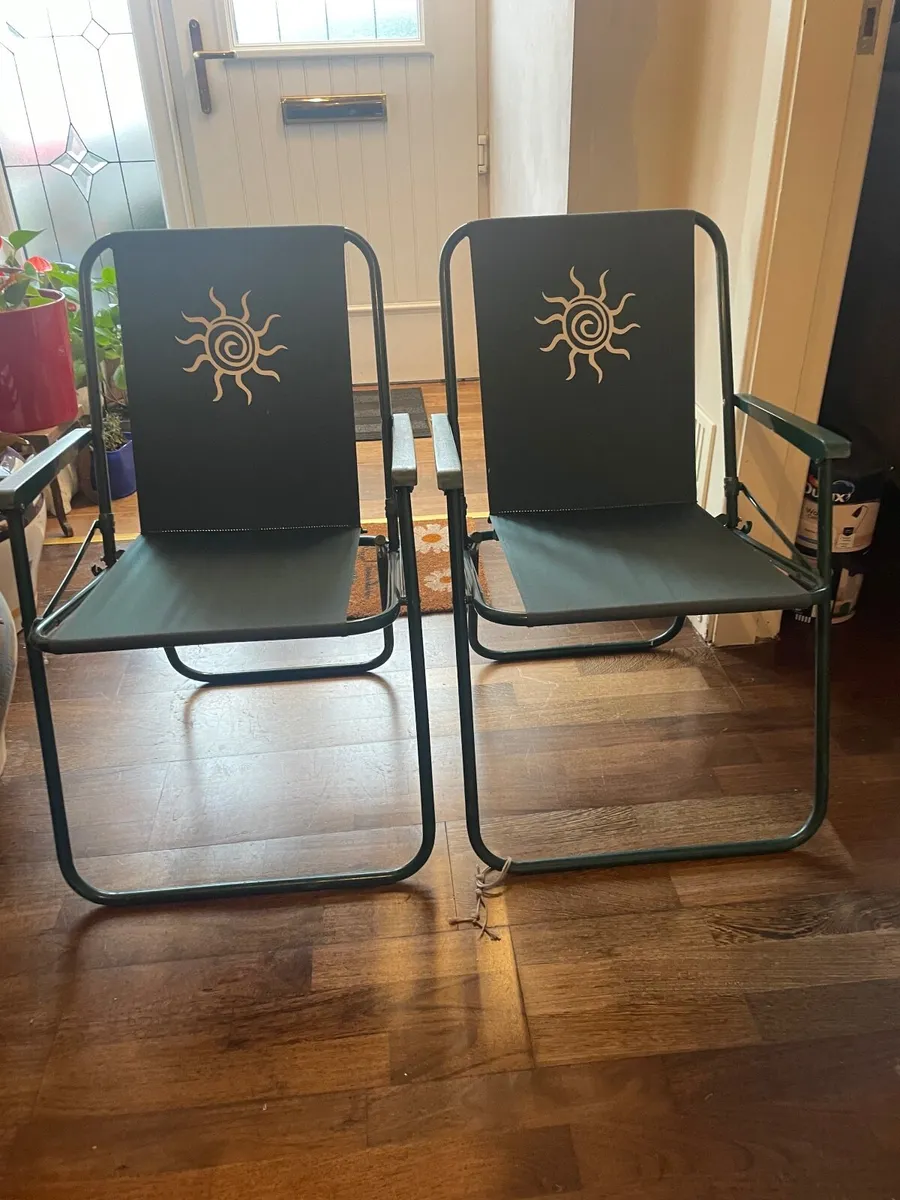 PAIR OF GARDEN/BEACH CHAIRS