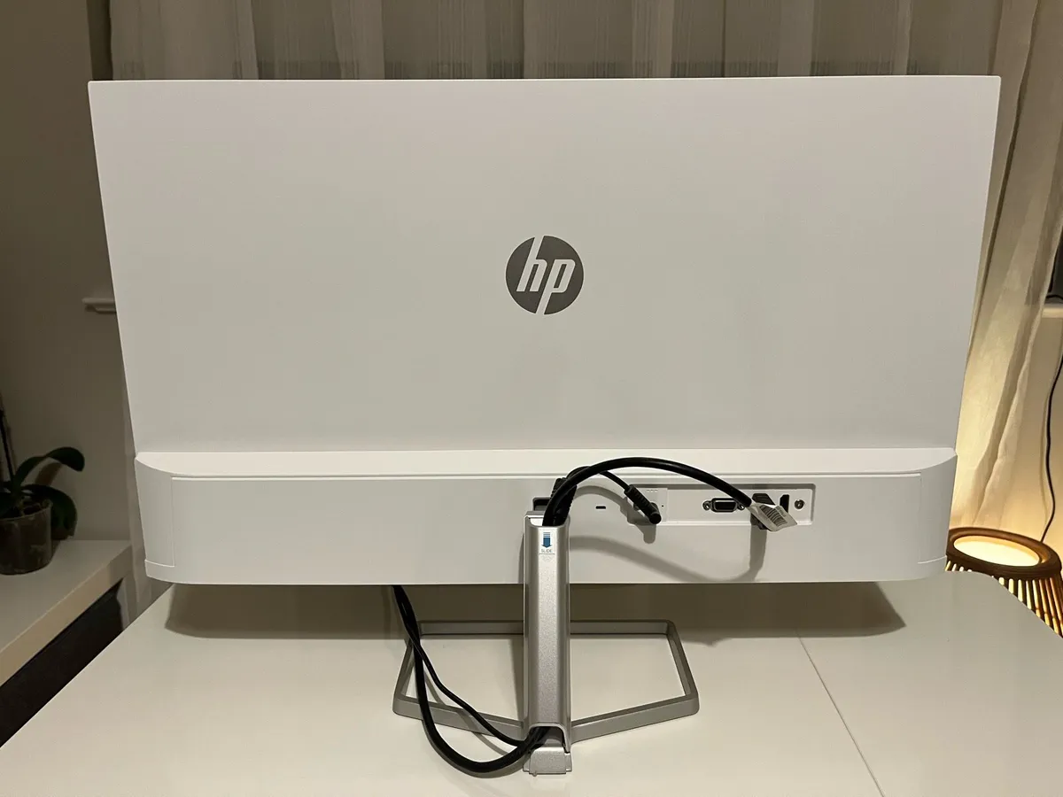 HP M27fw full HD 27” LCD Monitor - Image 2