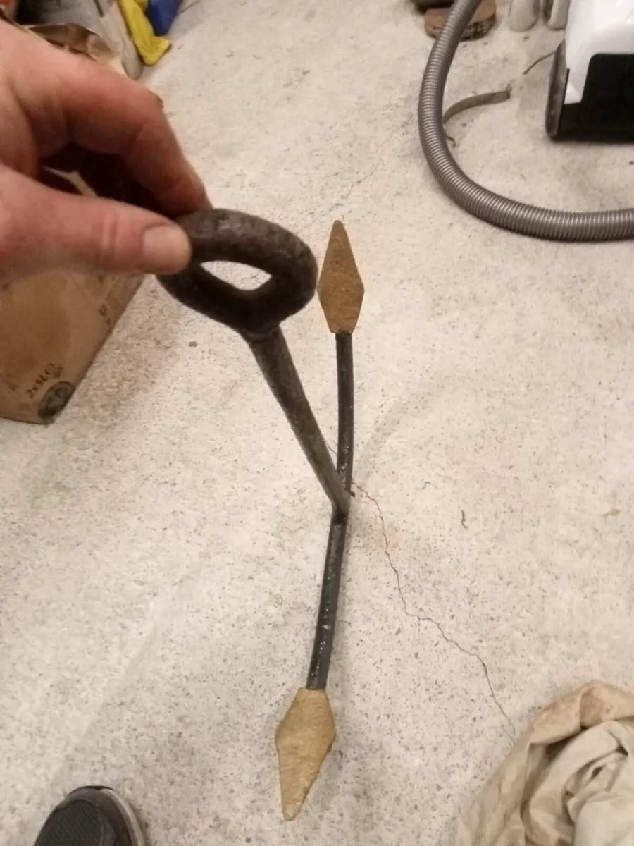 Old anchor - Image 3