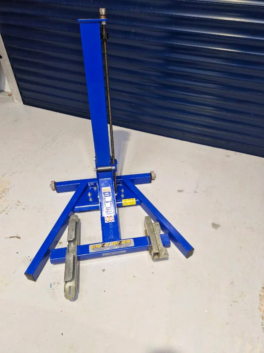 Motorcycle lift - Image 1