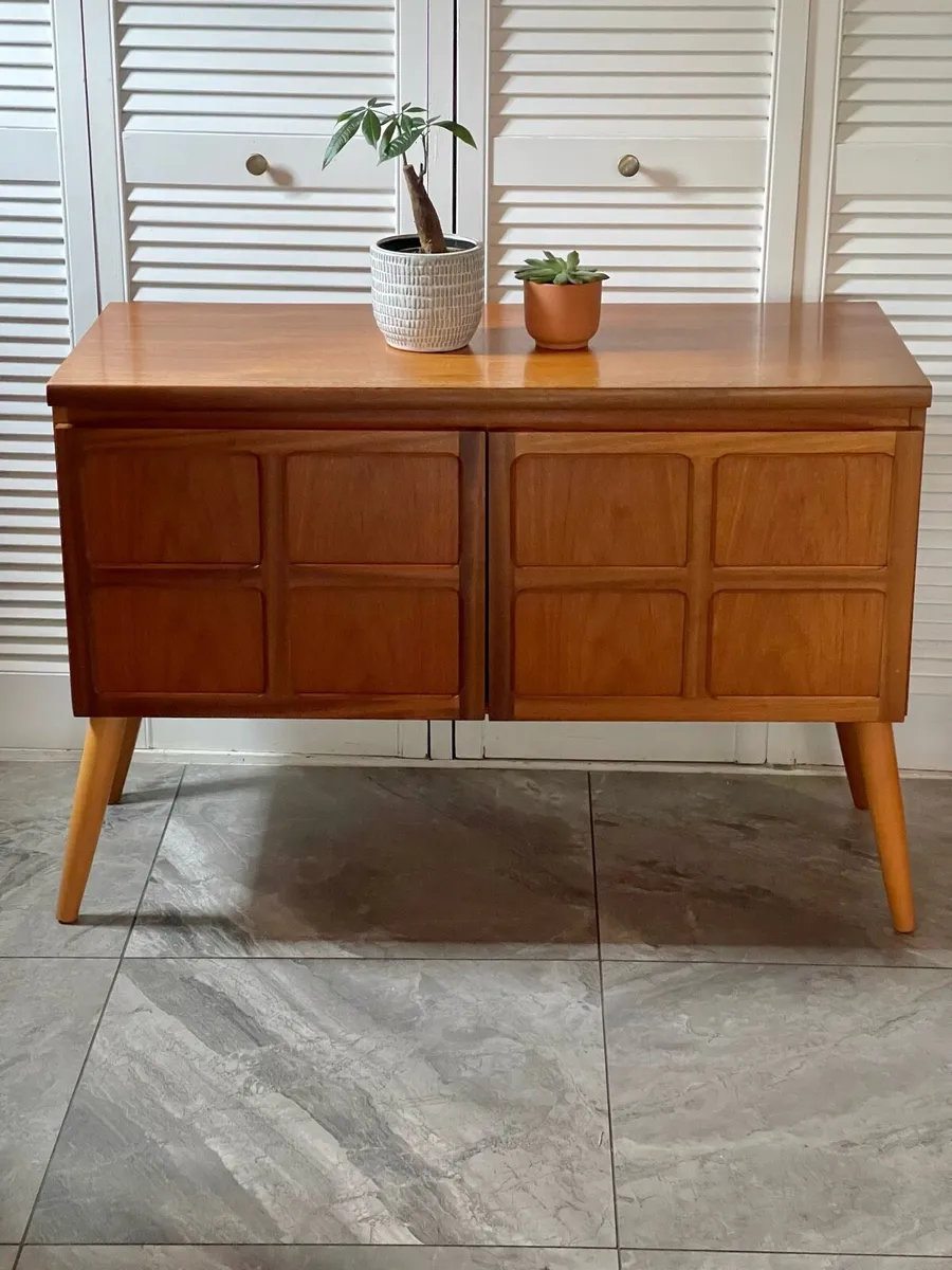 Mid century sideboard - Image 1