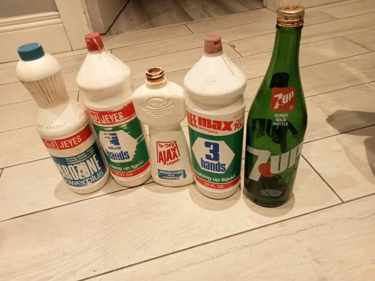 Old shop display items - Image 1