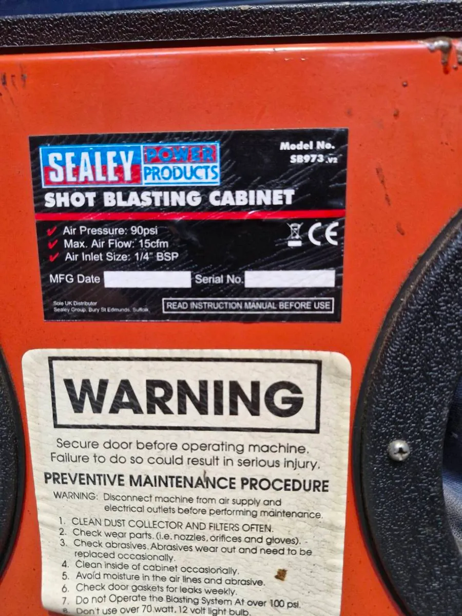 SHOT BLASTING CABINET - Image 1