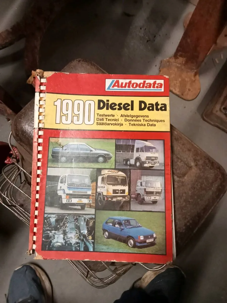 Four old car books - Image 4