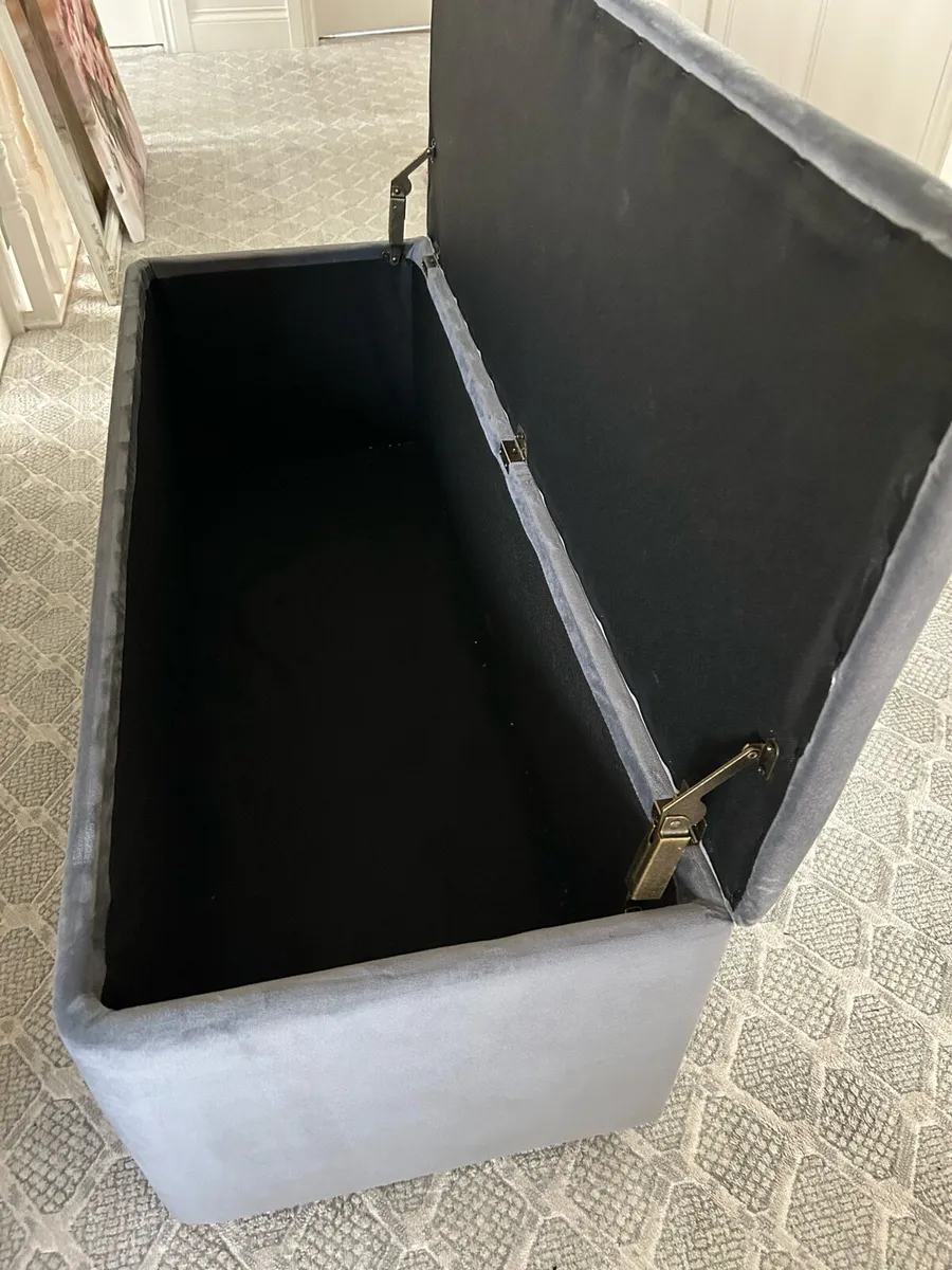 Blanket storage box seat - Image 4
