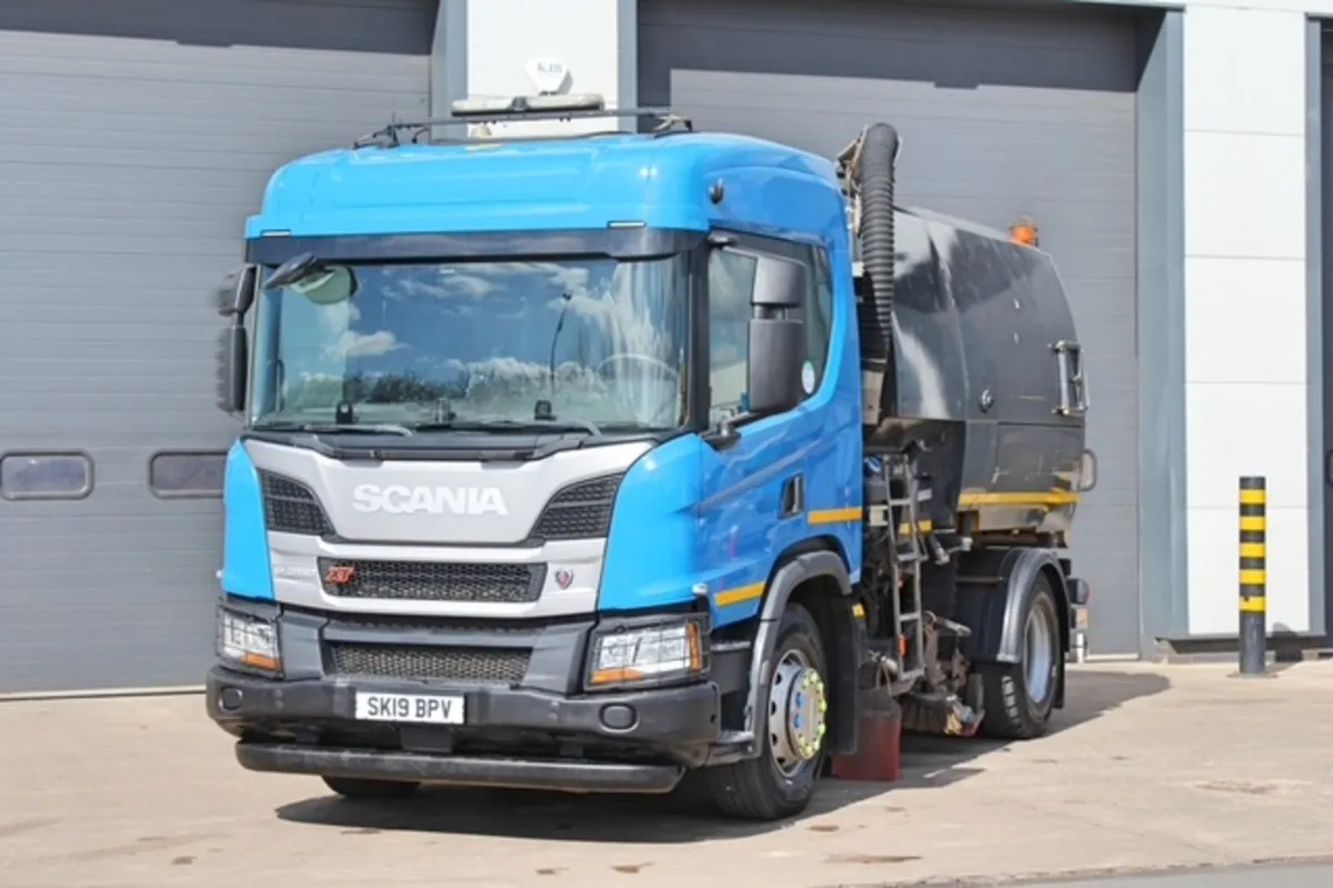 2019 SCANIA P250 XT JOHNSTON VT802 ROAD SWEEPER - Image 3