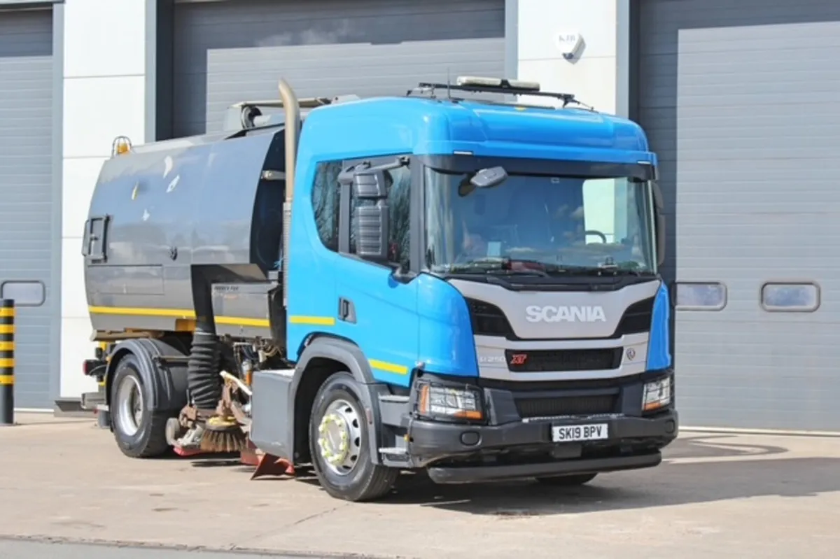 2019 SCANIA P250 XT JOHNSTON VT802 ROAD SWEEPER - Image 1