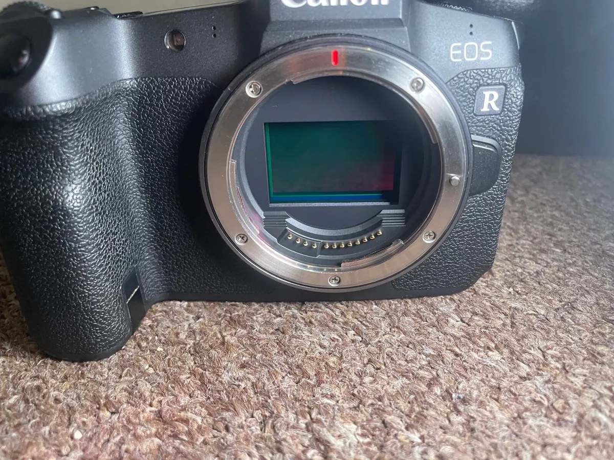 Canon EOS R - Image 4
