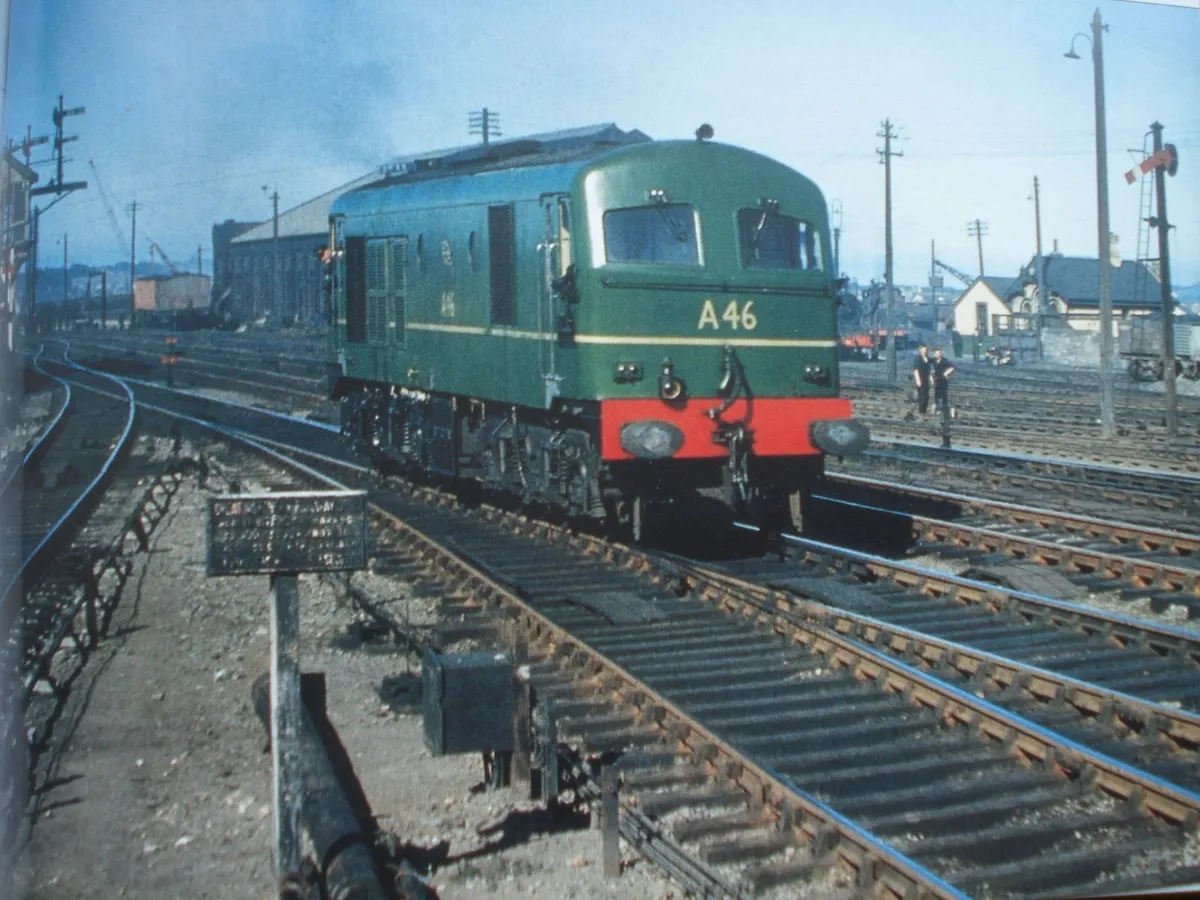 IRISH & UK TRAIN & TRAM BOOKS. - Image 3