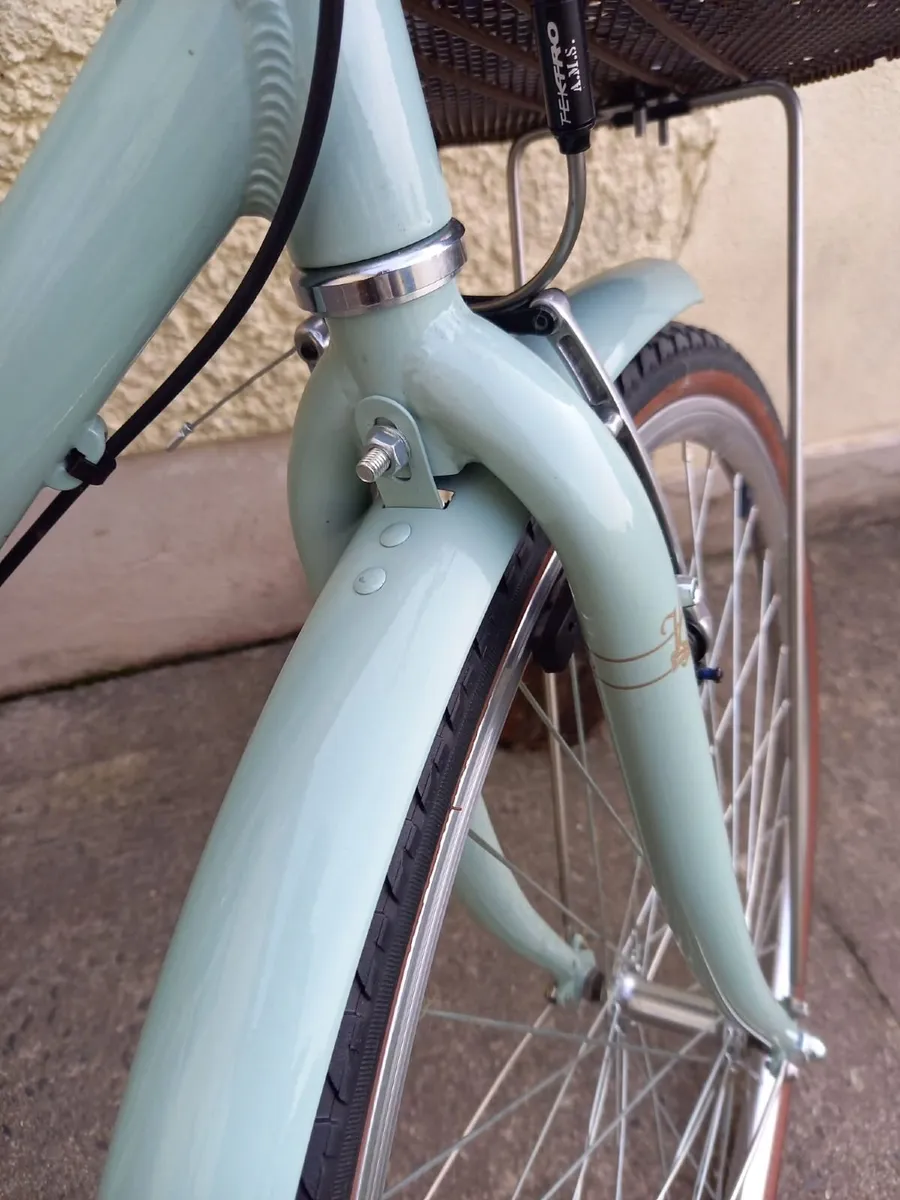Ladies bike used once - Image 4