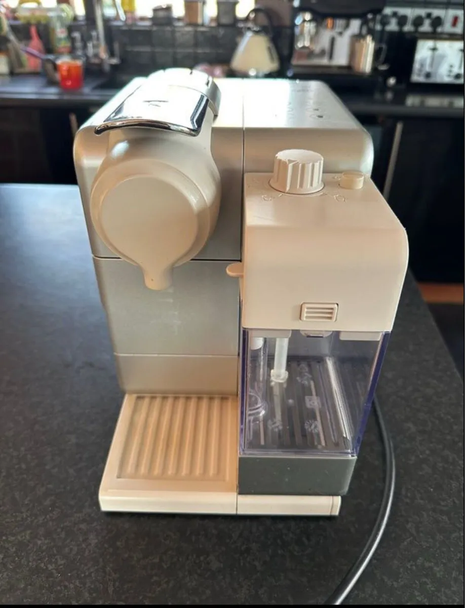 Nespresso DeLonghi Lattissma - Image 1