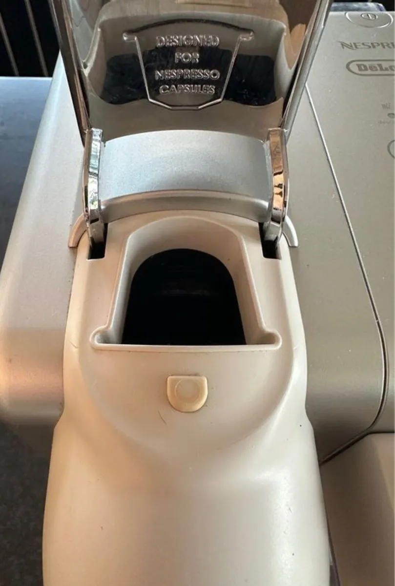 Nespresso DeLonghi Lattissma - Image 3
