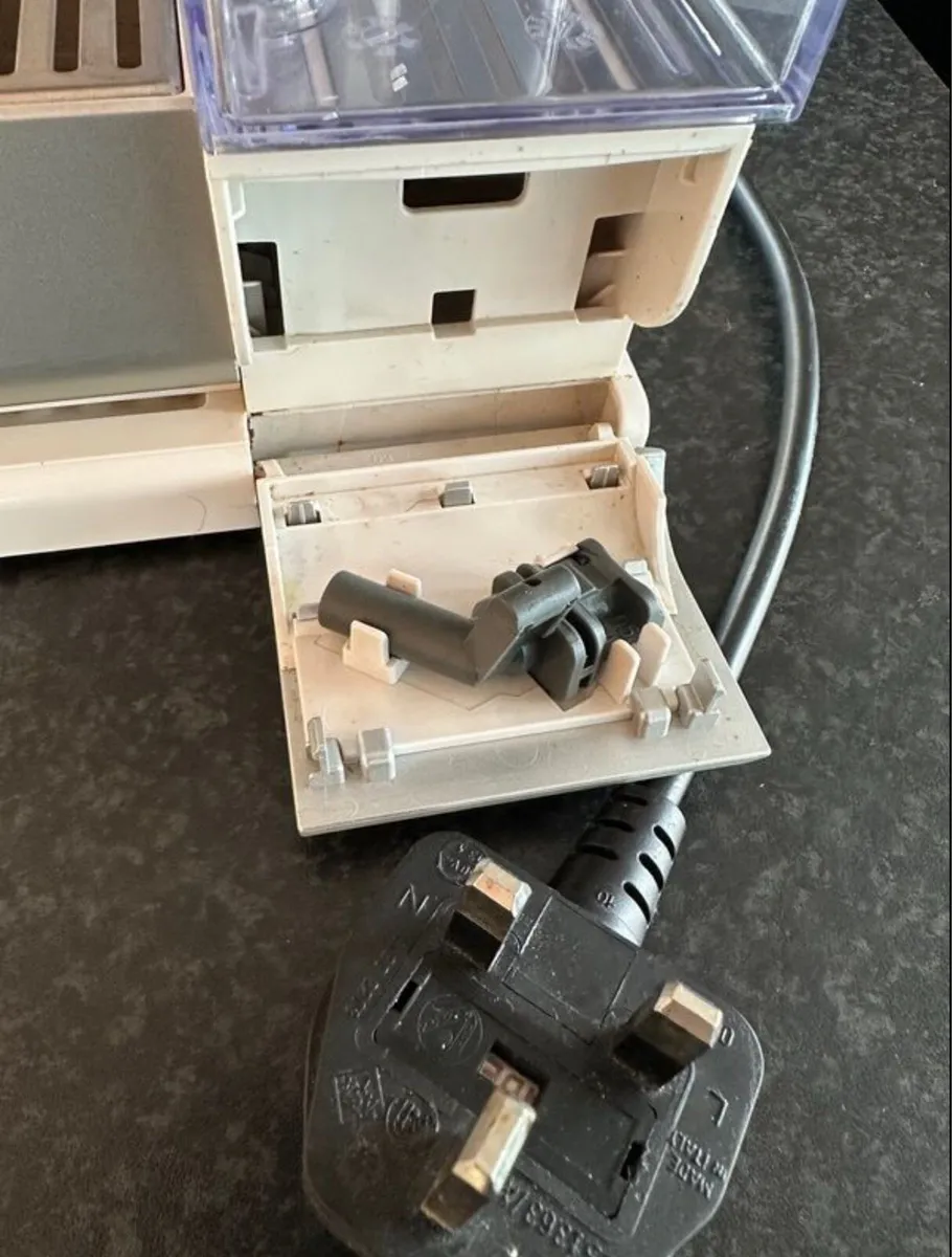 Nespresso DeLonghi Lattissma - Image 4