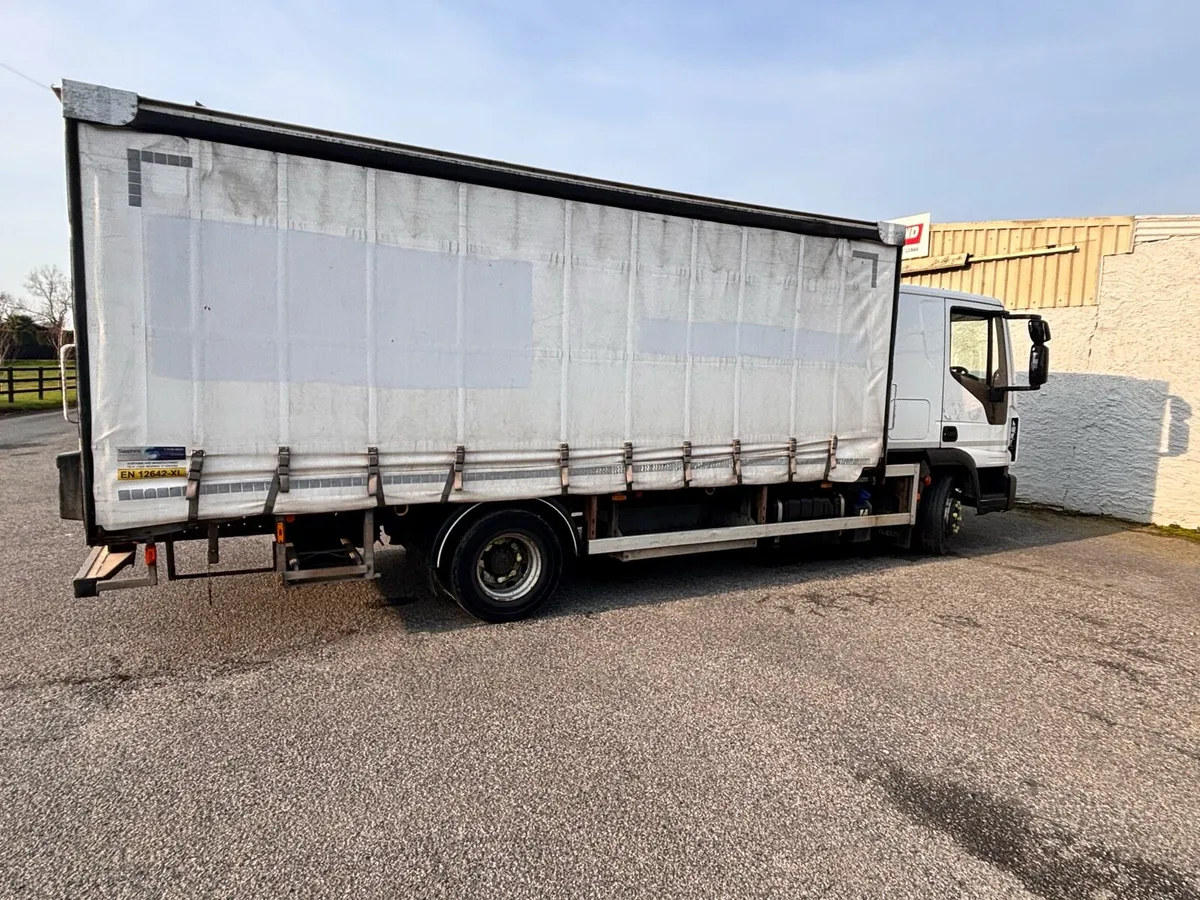 Iveco 12 ton curtainsider - Image 2