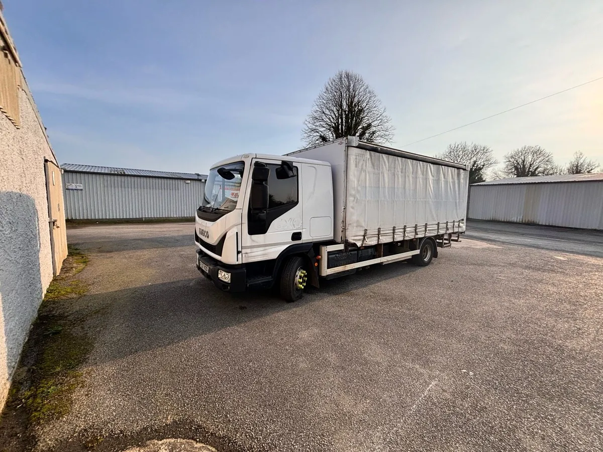 Iveco 12 ton curtainsider - Image 1
