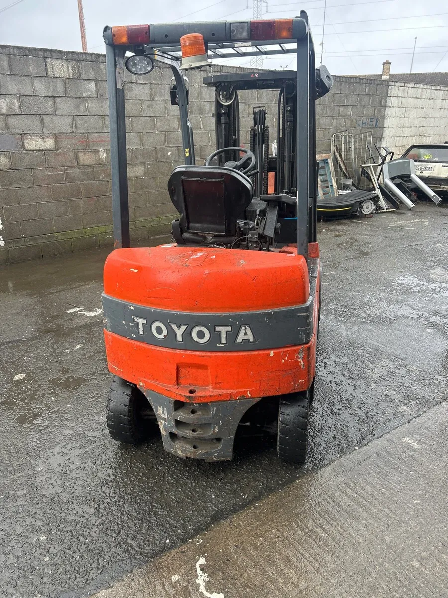 Forklift - Image 3